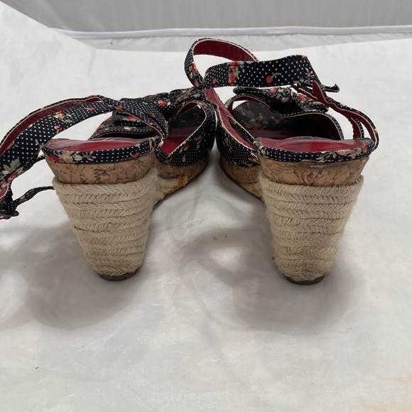 CLIFFS Sandals by White Mountain - Picture 9 of 13